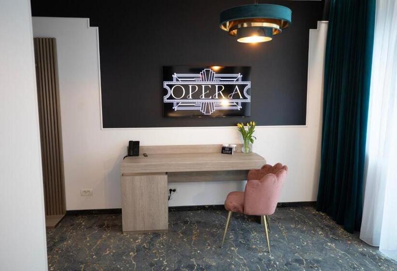 Номер Deluxe с Балконом, Opera