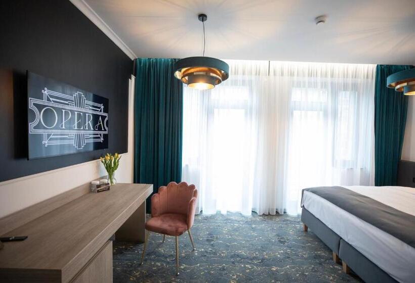 Номер Deluxe с Балконом, Opera