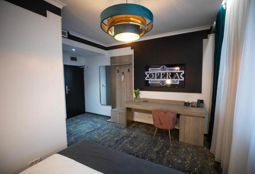 Номер Deluxe, Opera