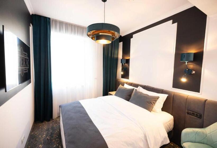 Номер Economy, Opera