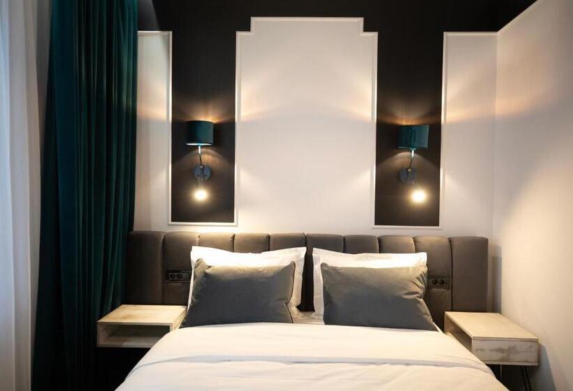 Номер Economy, Opera