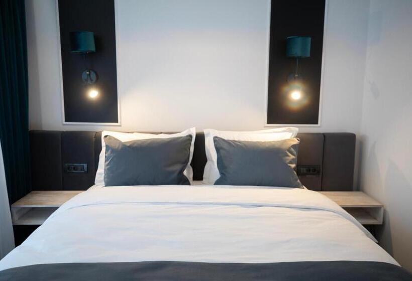 Номер Economy, Opera