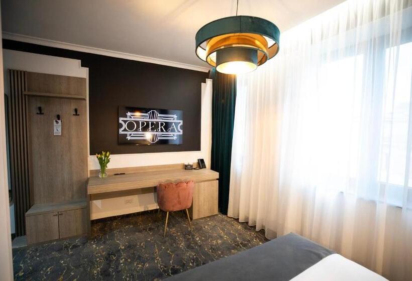 Номер Deluxe, Opera