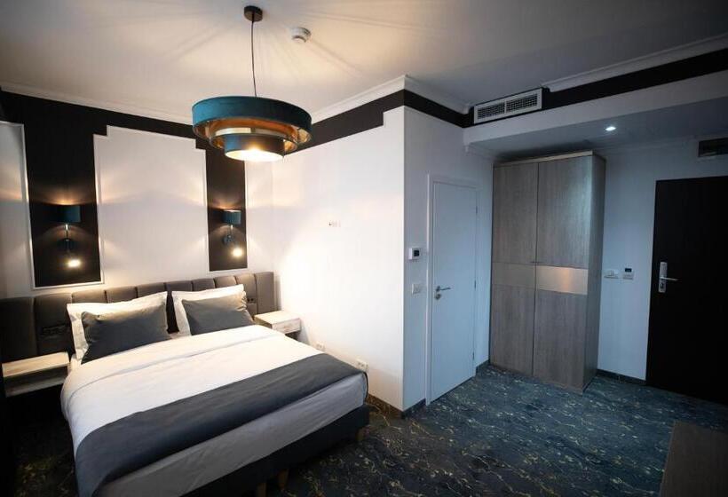 Номер Deluxe, Opera