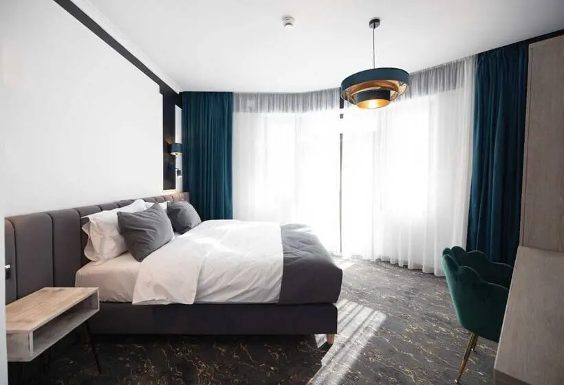 Deluxe Kamer, Opera