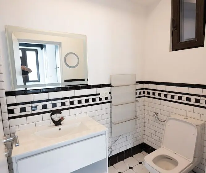 Deluxe Kamer, Opera