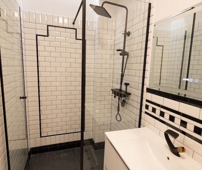 Номер Deluxe, Opera