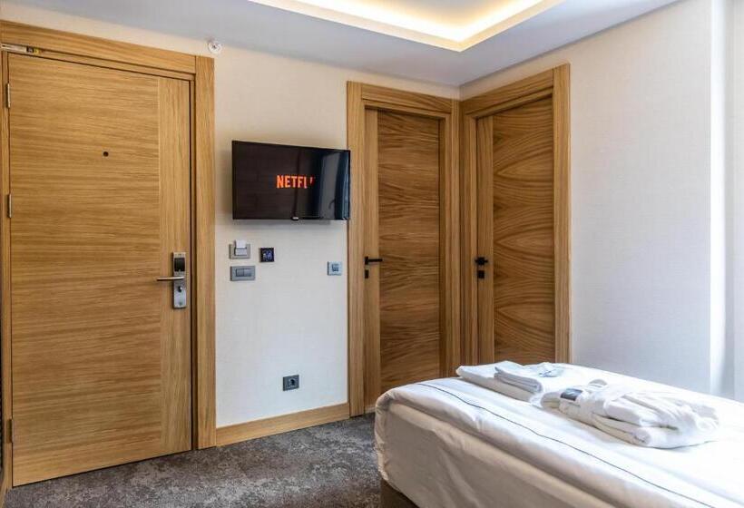 اتاق خانوادگی, Sarpi̇no Mountai̇n