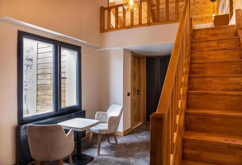 سوییت لوکس, Sarpi̇no Mountai̇n