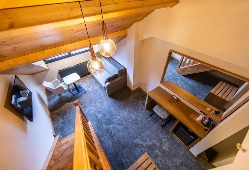 سوئیت جونیور با چشمانداز کوهستان, Sarpi̇no Mountai̇n