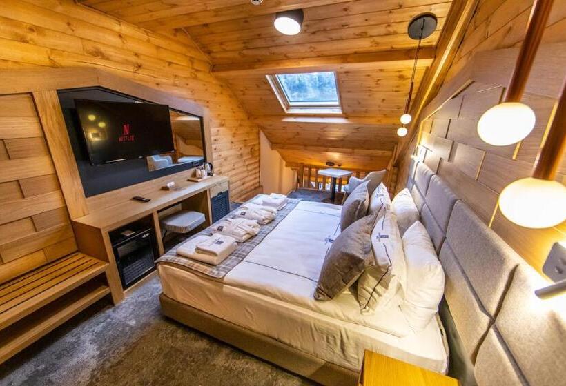 سوئیت جونیور با چشمانداز کوهستان, Sarpi̇no Mountai̇n