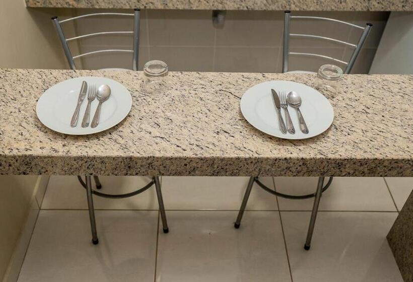 스탠다드 싱글 룸, Iron Flat Residence Service