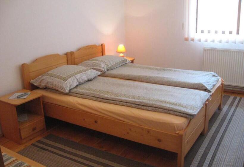 جناح غرفتين نوم, Casa Cu Păuni