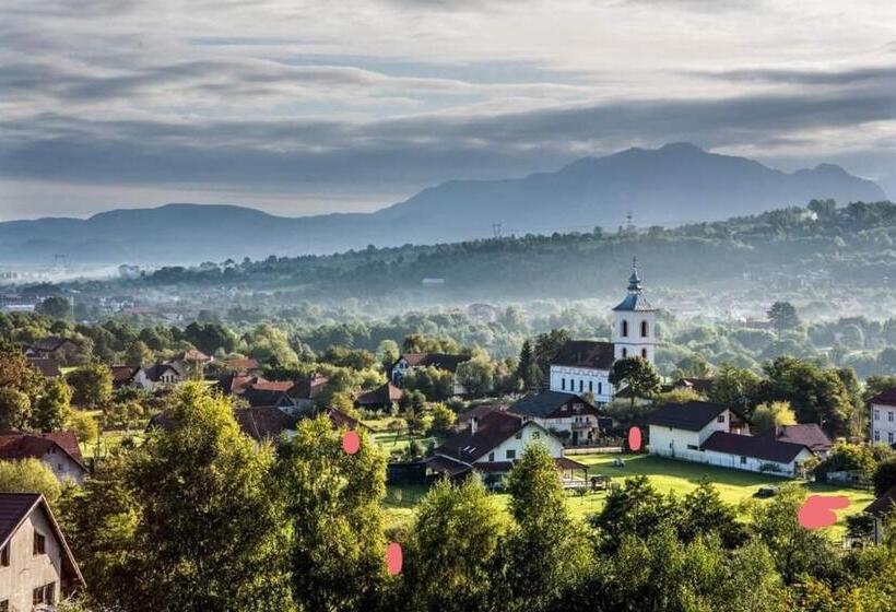 فيلا غرفة نوم واحدة, Casa Cu Păuni