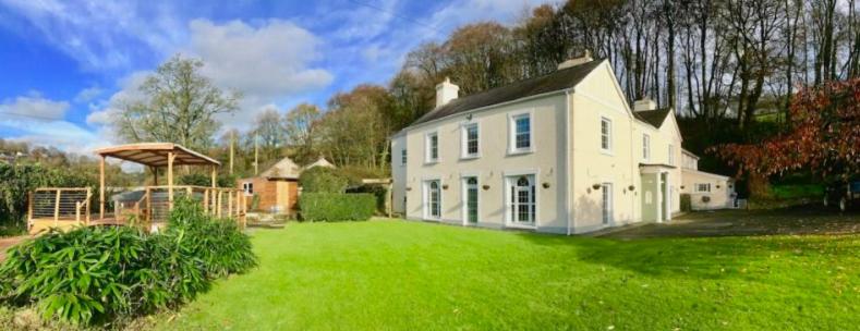 מיטת קינג בסוויטה, Dol Llan Mansion