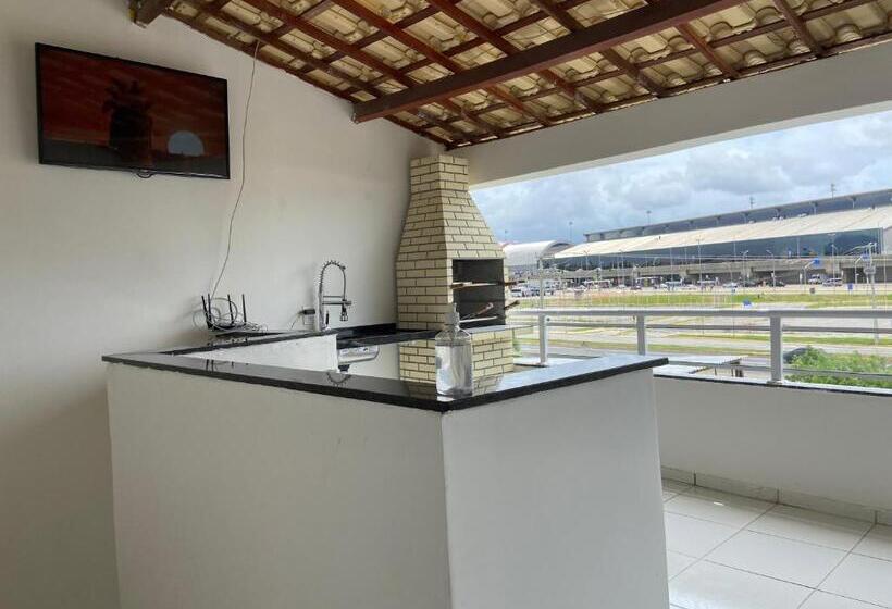 استودیوی لوکس, Guilherme Hostel