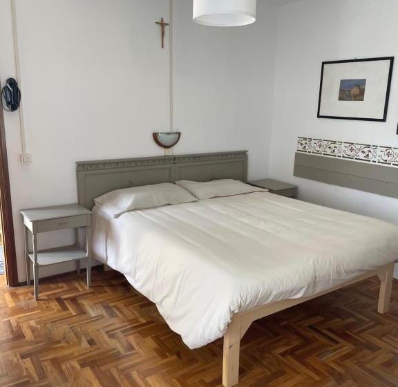 غرفة قياسية ثلاثية, Albergo Mologna