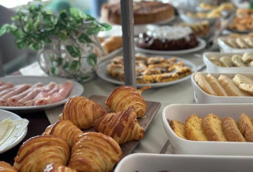 חדר קלאסי לשלושה, Atlantico