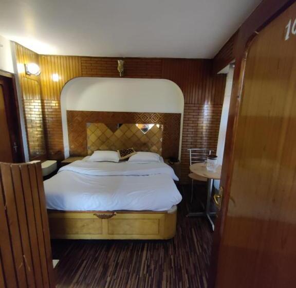 Quarto Deluxe, Chandan