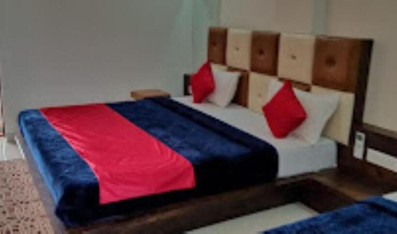 Quarto Deluxe, Devraj Palace,maheshwar