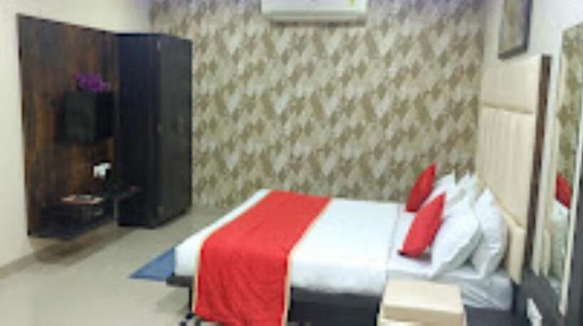 Номер Superior, Devraj Palace,maheshwar