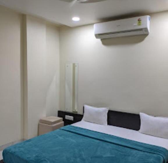 Quarto Estandar, Devraj Palace,maheshwar