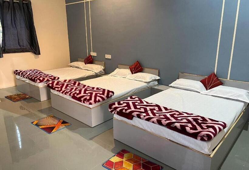 חדר דלוקס לשלושה, The Villa,sanawad