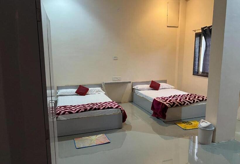 חדר דלוקס לשלושה, The Villa,sanawad