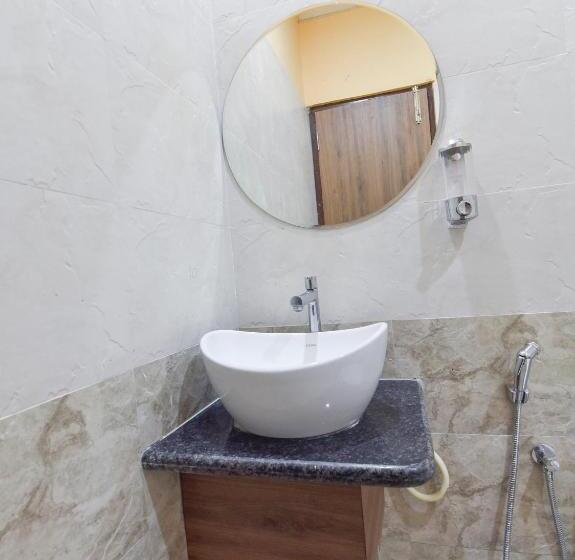 디럭스 룸 킹사이즈 침대, Vibha Palace