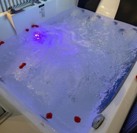 סוויטה, Love Hotel Tirana