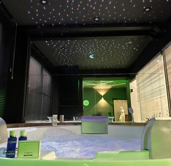 סוויטה, Love Hotel Tirana