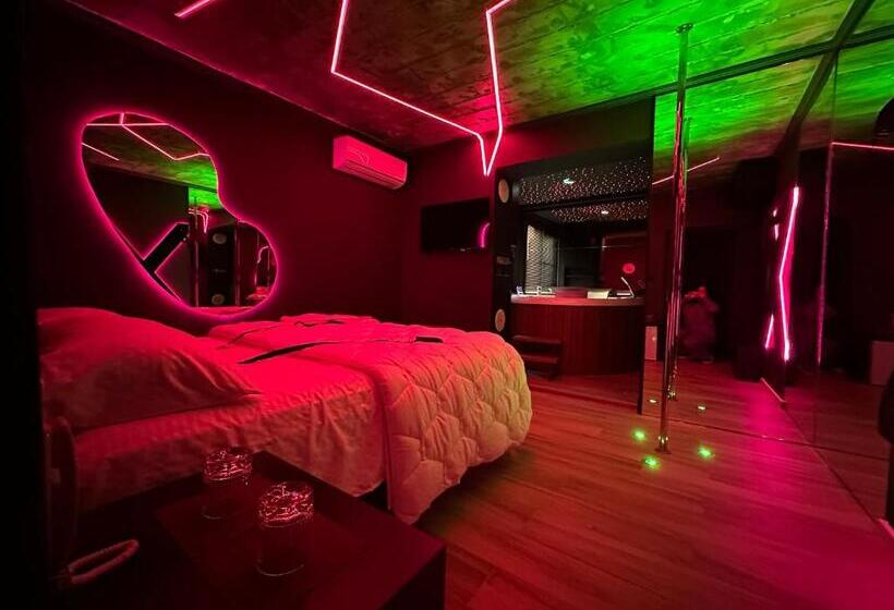 סוויטה, Love Hotel Tirana