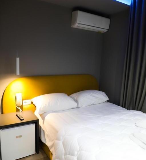 חדר אקונומי, Love Hotel Tirana