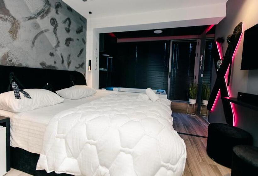 스위트, Love Hotel Tirana
