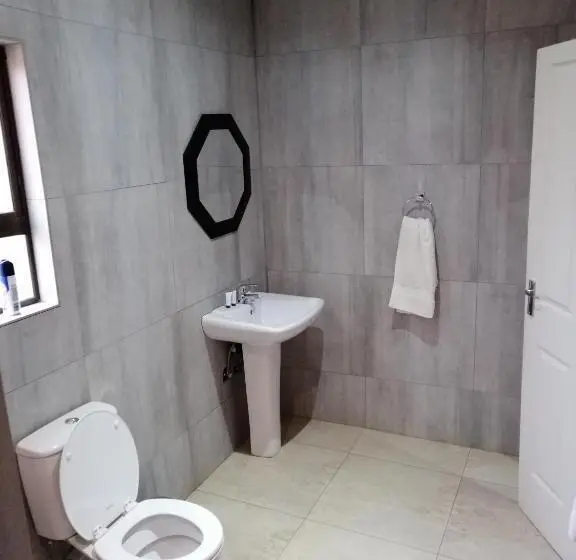 デラックスルーム, Kanyane Lodge