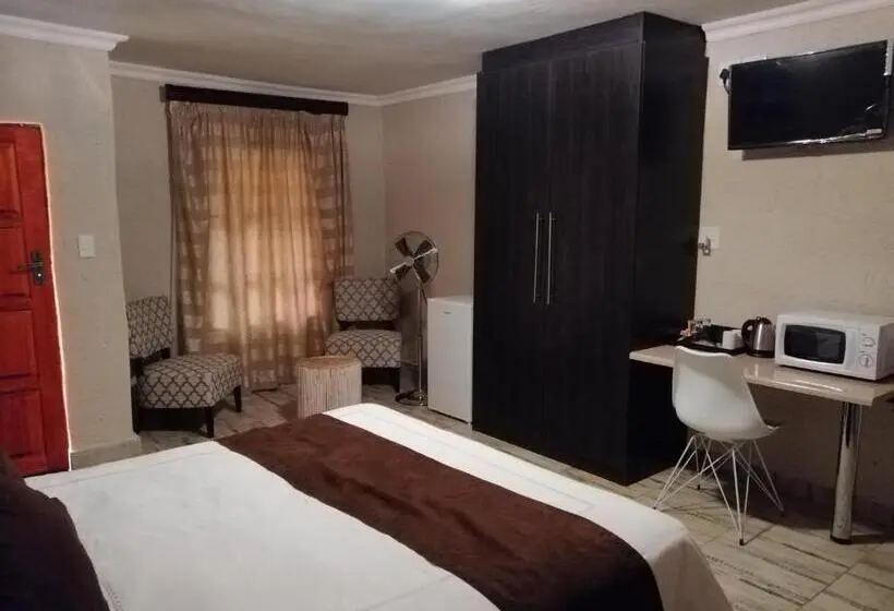 キングサイズベッドのデラックスルーム, Kanyane Lodge