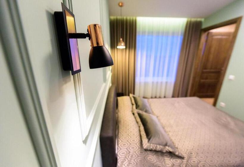 سوئیت با بالکن, Villa Orchidea