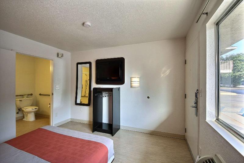 身障者適用スイートルーム, Holiday Inn Express & Suites Fresno Airport By Ihg
