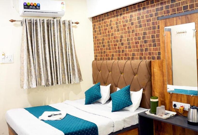 اتاق استاندارد چهار تخته, Mahalok Palace