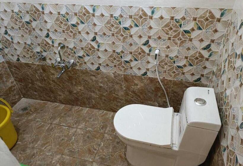 트리플 클래식 룸, Oyo 8206 K J Residency