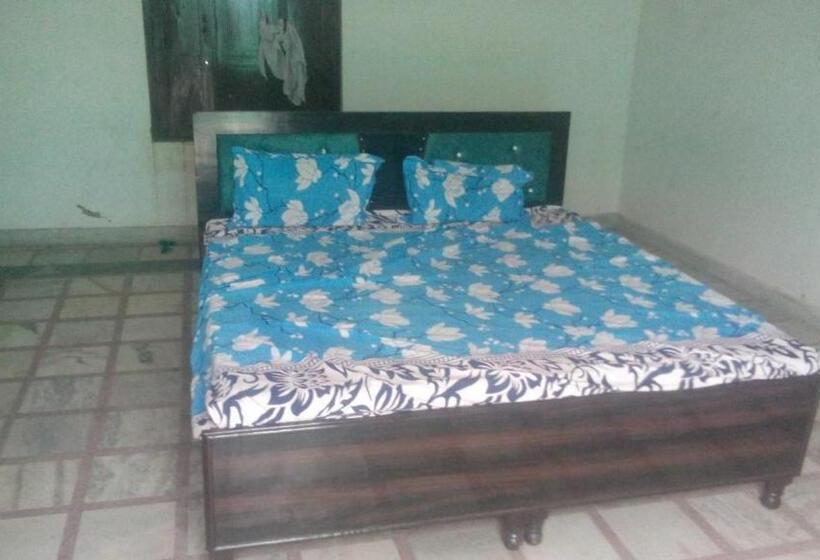 트리플 클래식 룸, Oyo Indian