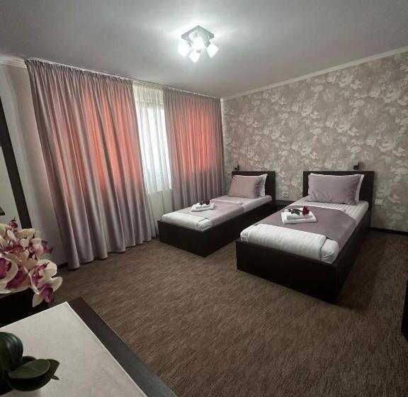 标准三人间, Pensiunea La Cuscri