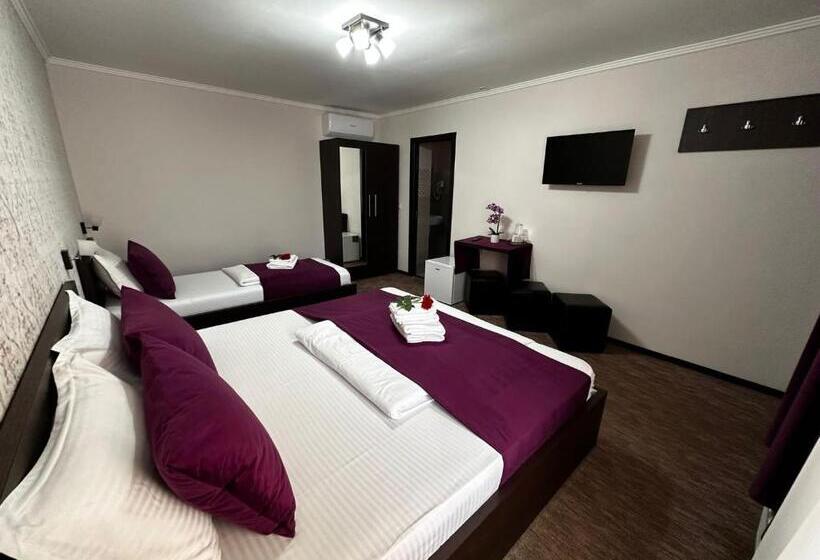 标准三人间, Pensiunea La Cuscri