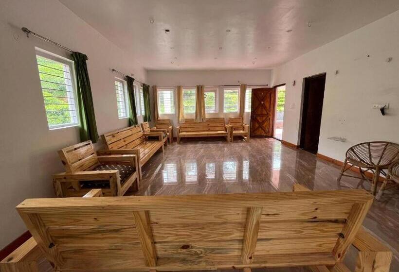 חדר משפחתי, Hill Park