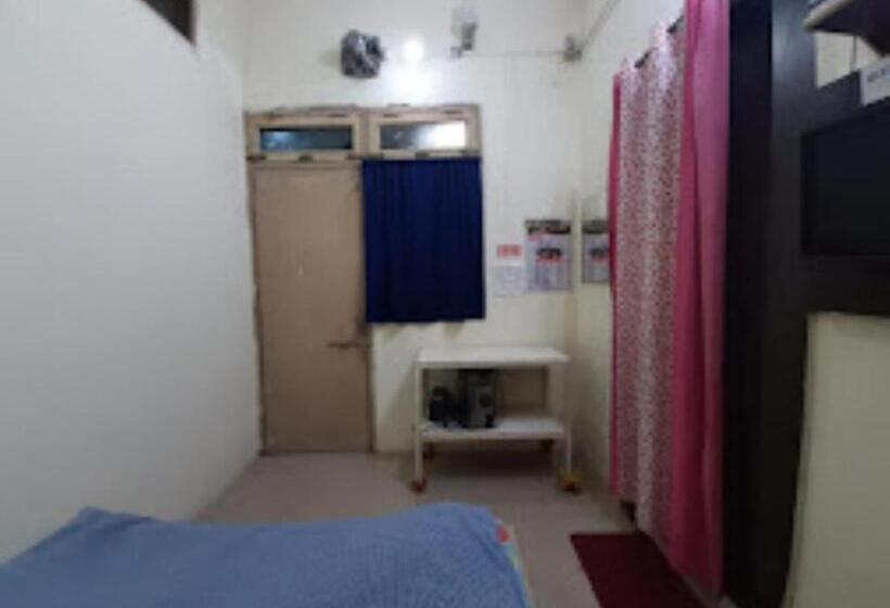 이코노미 룸, Om Sai, Anuppur