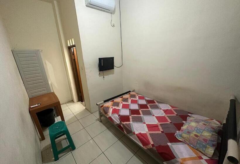 اتاق استاندارد, Oyo 93379 S12