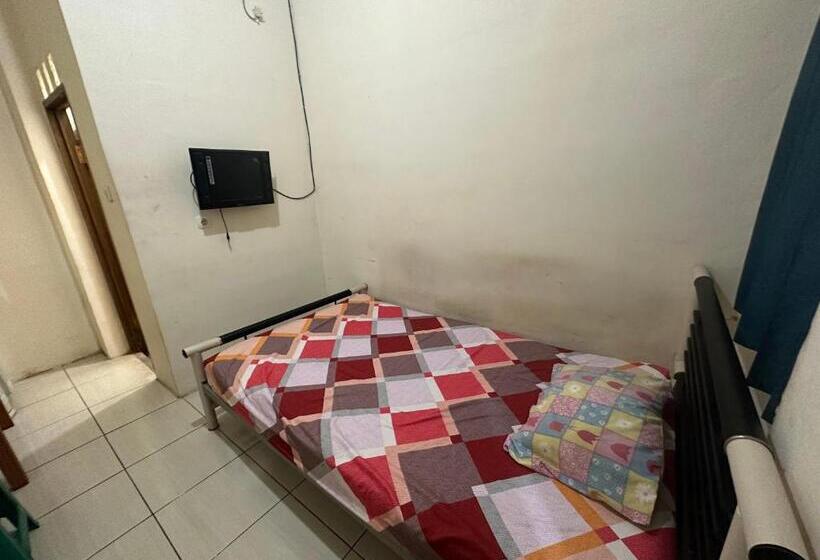 标准间, Oyo 93379 S12