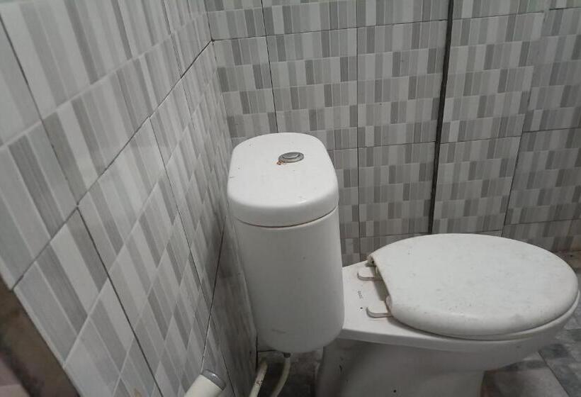 Номер Deluxe, Oyo 93408 Penginapan Annisya