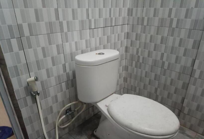 Номер Deluxe, Oyo 93408 Penginapan Annisya