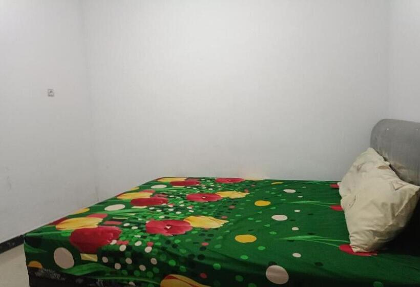 Номер Deluxe, Oyo 93408 Penginapan Annisya